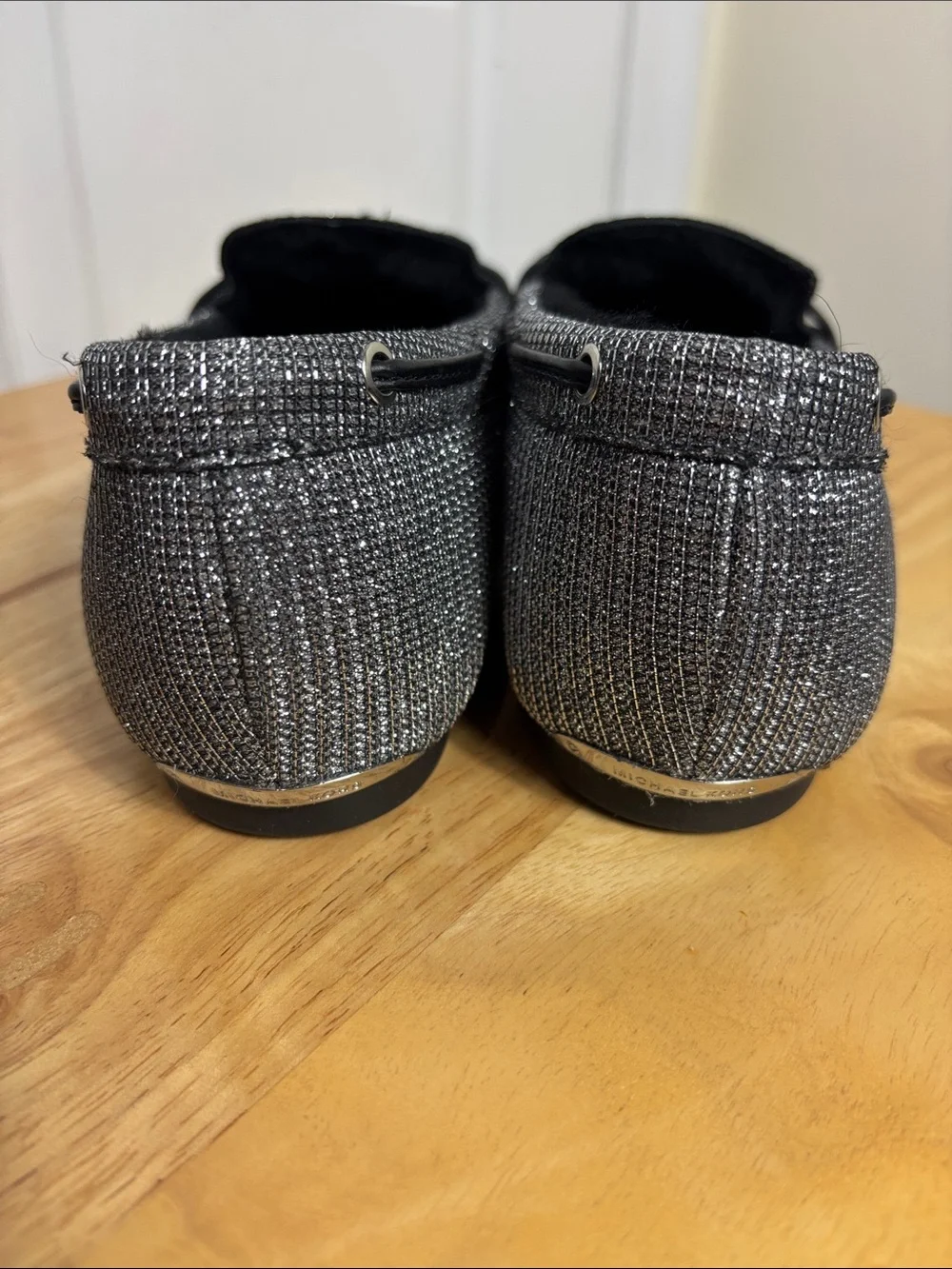 Micheal Kors Sutton Silver Metallic faux fur lined moccasin size 10 Shimmery